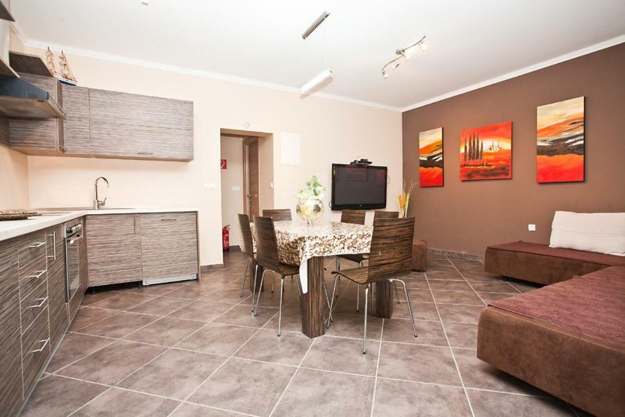 Apartments Tm Krk Town Esterno foto